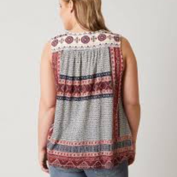 Border Print Button Up Top - Picture 2 of 5